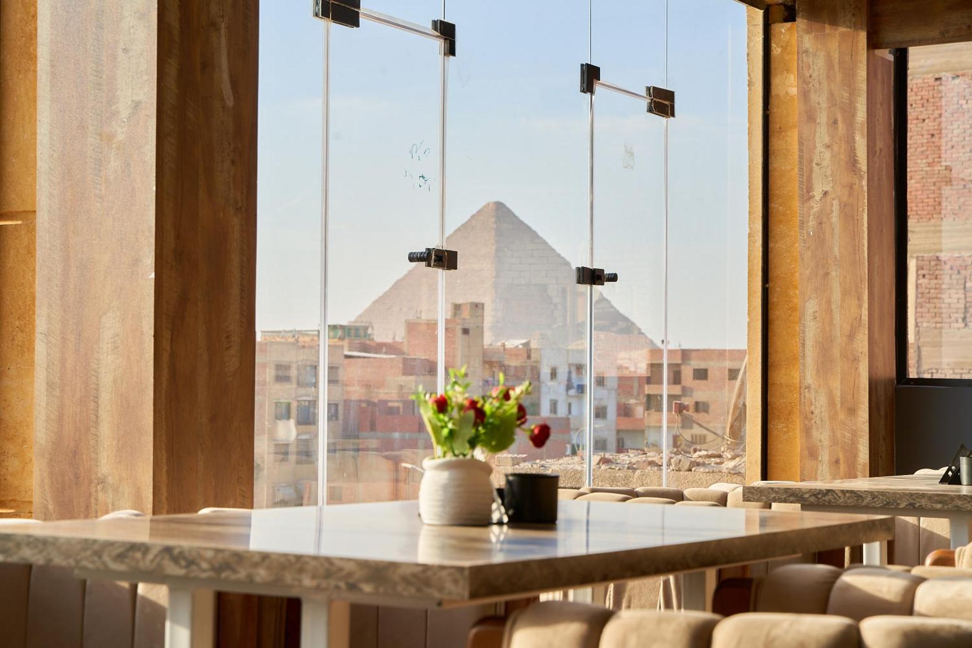 Crown Pyramids View Hotel Gíza Kültér fotó