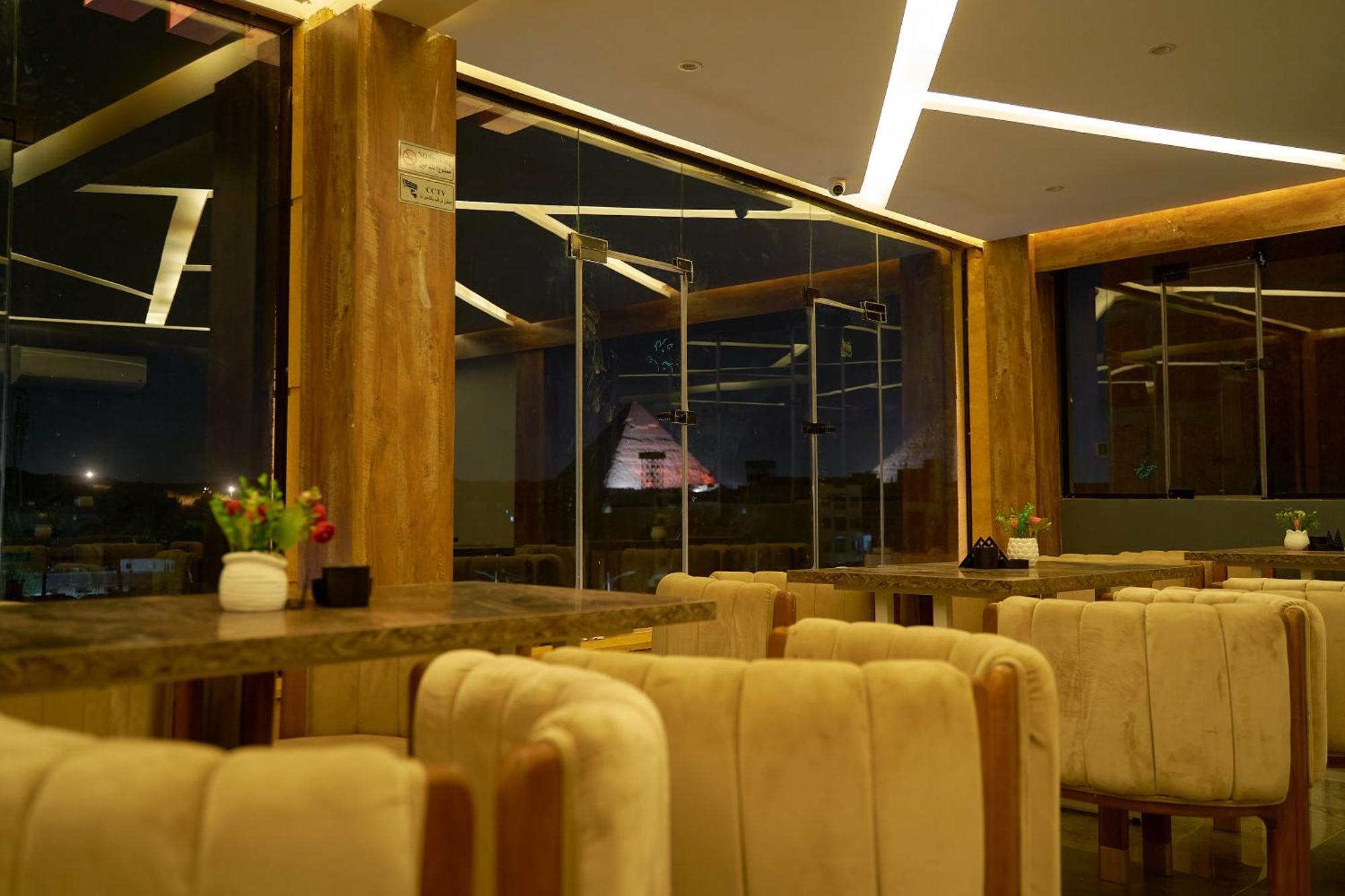 Crown Pyramids View Hotel Gíza Kültér fotó
